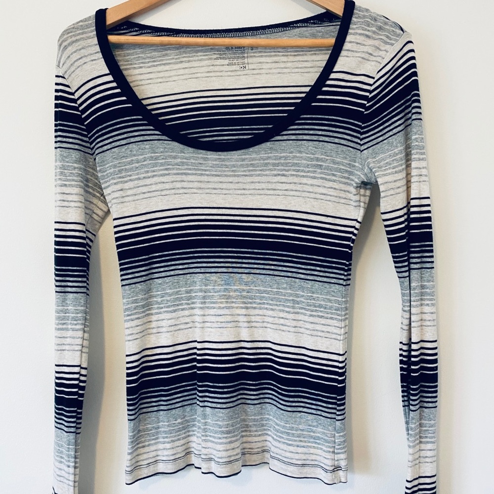 Old Navy long-sleeve scoop neck stripe shirt Small